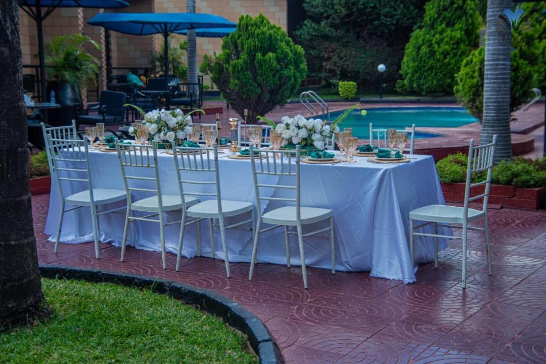 Mika Hotel Kabulonga Lusaka Bagian luar foto