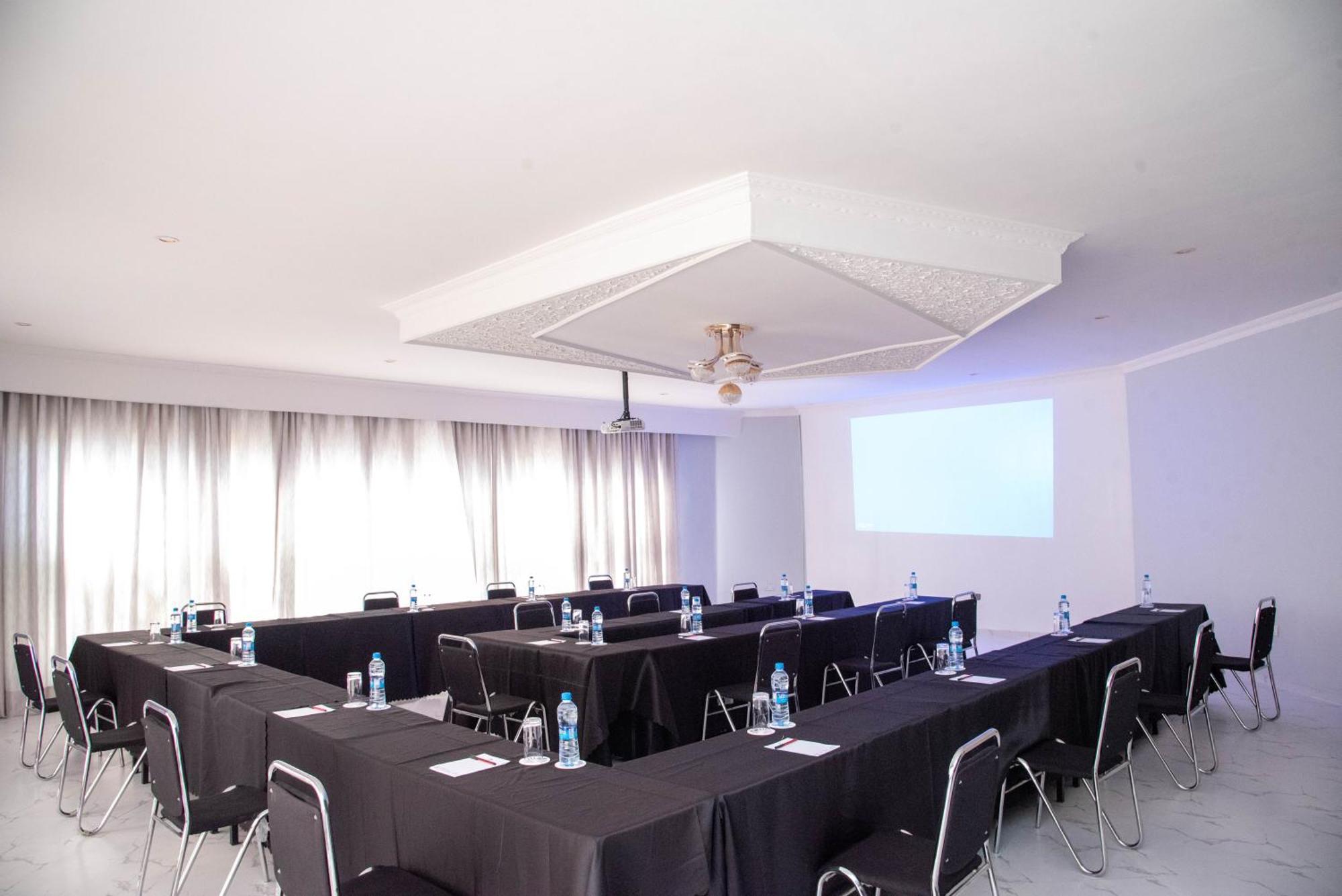 Mika Hotel Kabulonga Lusaka Bagian luar foto